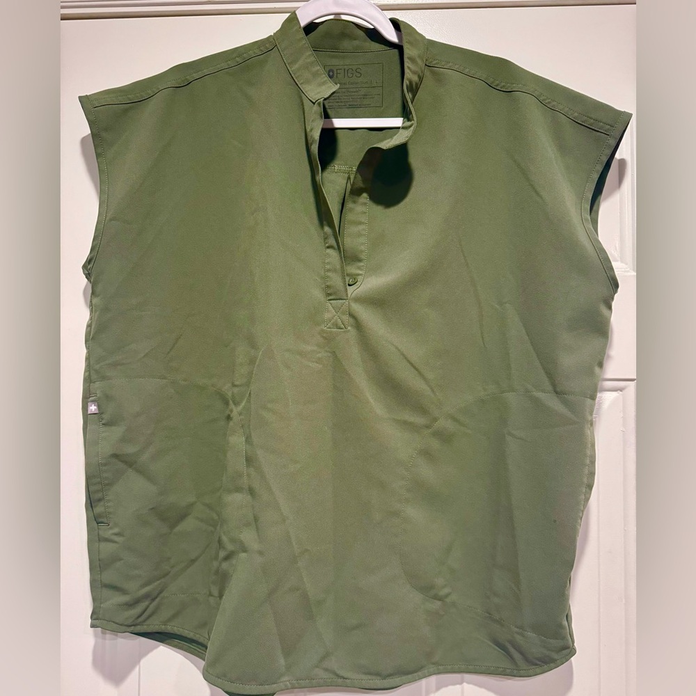 Like new (worn two times) Fig scrubs.